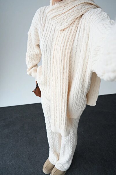 BELLA FASHION Ekru - 3-Piece Knitwear Set with Scarf-Sweater-Pants Hair Braid Model