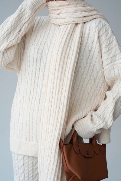 BELLA FASHION Ekru - 3-Piece Knitwear Set with Scarf-Sweater-Pants Hair Braid Model