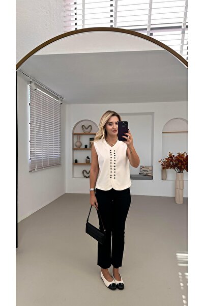 Sezgi Tekin Λεπτομέρεια με κουμπιά μαργαριτάρι Λευκό σουέτ γιλέκο