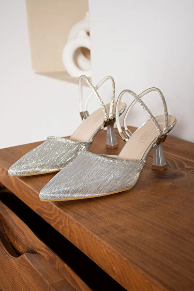 Cochines Women's Silver Double Banded Buckle Detailed Heeled Shoes