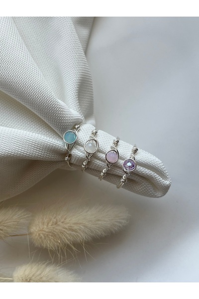 PelvedDesign مجموعة من أربعة حلقات سلكية فضية كريستالية (أزرق أبيض وردي أرجواني)