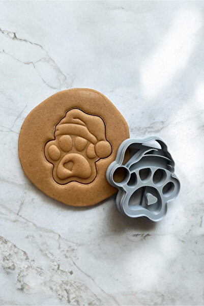 Paw Mold with Christmas Hat