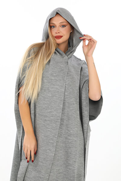 02Lady Fashion Knitwear Hooded Poncho