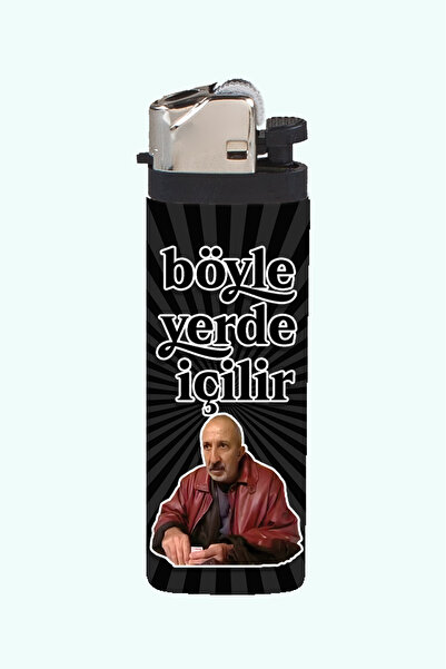 Namgo Üvey Baba Halil Güneşli ''Böyle Yerde İçilir'' Full Kaplamalı Gazlı Hediyelik Çakmak