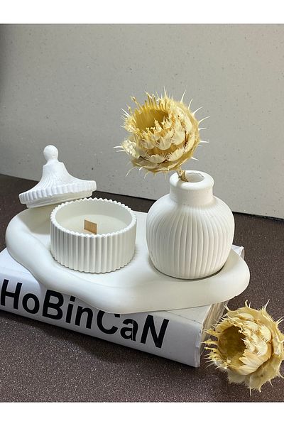 BLANJ Pampas Vase with Wavy Presentation Plate and Candle Holder with Lid