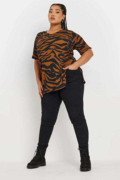 Stil Diva Plus Size Short Sleeve Crew Neck Side Slit Print Blouse 303739