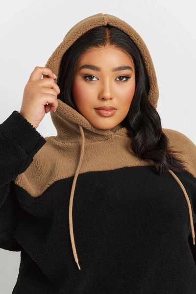 Stil Diva Plus Size Long Sleeve Plush Sweatshirt with Hood and Pocket 303796