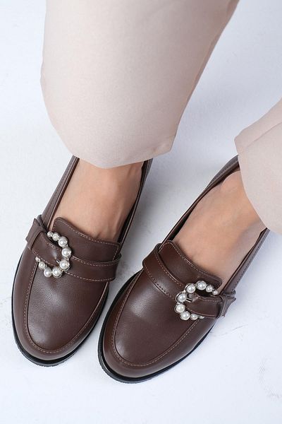 Mio Gusto Lässige, flache Oxford-Schuhe für Damen in Braun mit Perlenschnalle