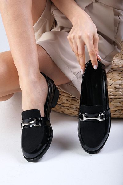 Mio Gusto Tägliche flache Oxford-Schuhe aus schwarzem Lackleder und Wildleder für Damen