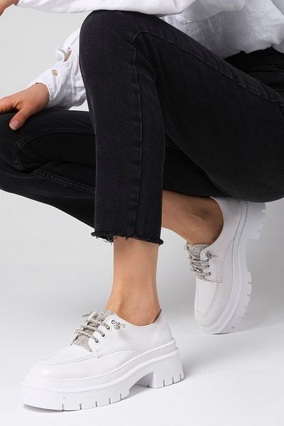 Mio Gusto White Color Thick Soled Women's Casual Oxford Shoes