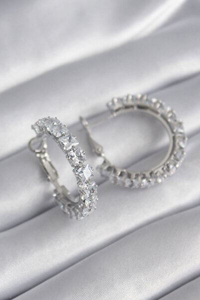 MutluBiDünya Pirinç Gümüş Renk Su Yolu Zirkon Taşlı Halka Model Kadın Küpe