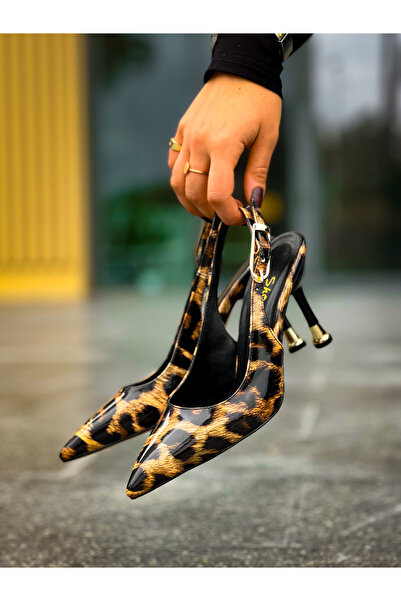 oyyo حذاء بكعب مفتوح من الجلد اللامع وإبزيم ذهبي وكعب مفصل