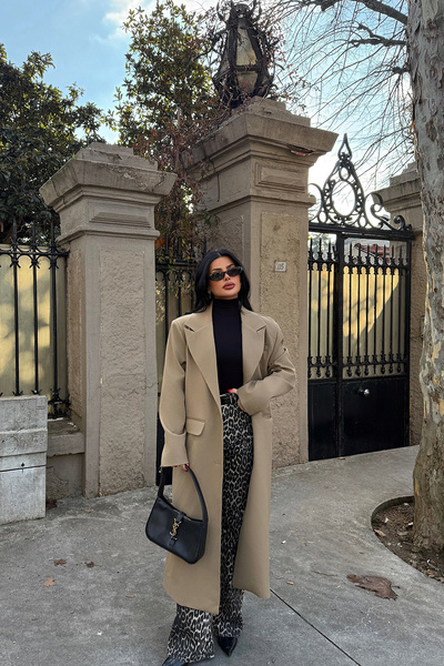 Eyyo Μαύρισμα παλτό με λεπτομέρεια τσέπης με κουμπιά ATE-2175