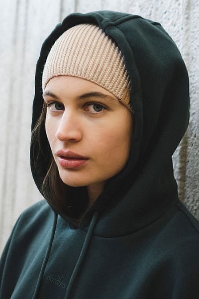 Nordbron Γυναικεία μπεζ πλεκτά Beanie με απαλό απλό σχέδιο βασικό λογότυπο Λεπτομερής χειμερινή εύκαμπτη ακρυλική πολύχρωμη βιόλα