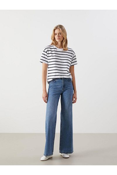 LC Waikiki Γυναικείο μπλουζάκι LCW Comfort Crew με ριγέ λαιμόκοψη