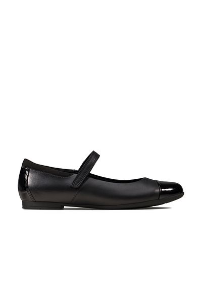 CLARKS حذاء سكالا جيم واي الجلدي الأسود للفتيات المراهقات