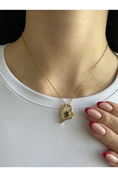 Tasarım قلادة على شكل قلب ذهبي مع عبارة I Love You مكتوبة بـ 100 لغة في الداخل