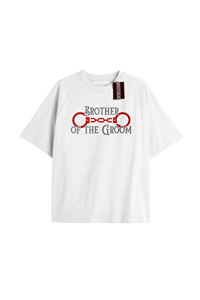TIMESWASTINGIRL تيشيرت مكتوب كبير الحجم للجنسين من BROTHER OF THE GROOM باللو...