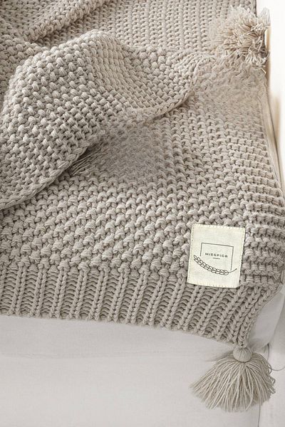 Miespiga Coco Rice Knitwear Κουβέρτα τηλεόρασης Throw Μπεζ πλεκτό σάλι καναπέ με πομπόν