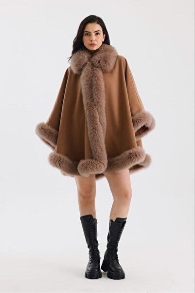 Nur Deri kadın pelerin