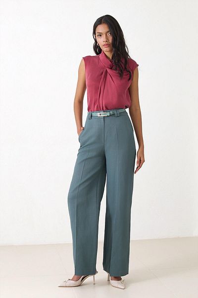 Setre Pantaloni tăiați relaxat cu centură verde