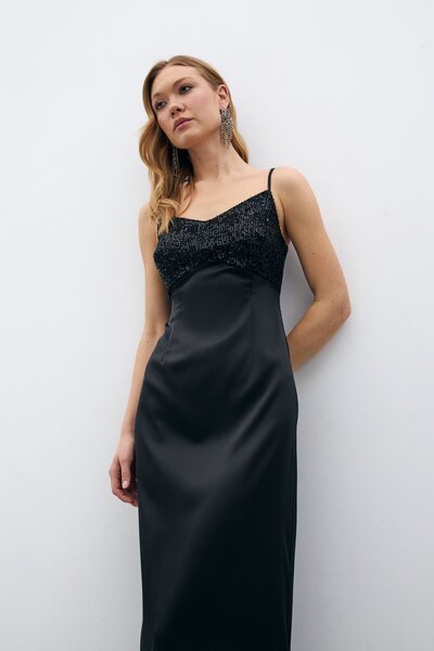 Sateen Payet Detaylı Saten Elbise - Siyah