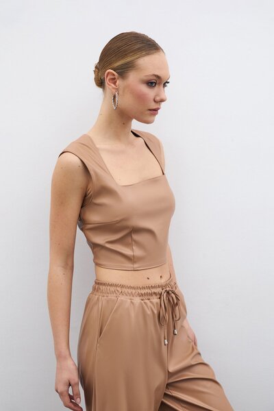 Sateen Kare Yaka Deri Crop - Bej