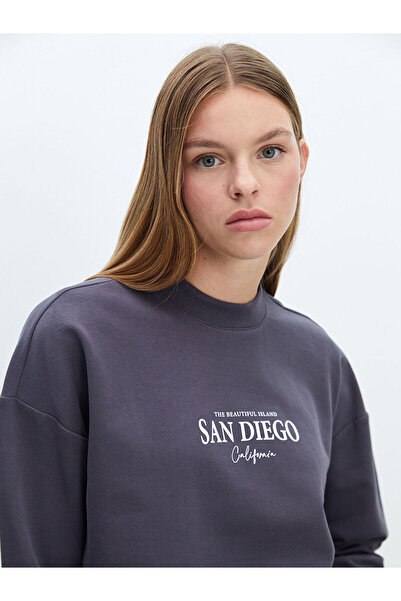 LC Waikiki طاقم الرقبة المطبوعة البلوز المرأة كبيرة الحجم