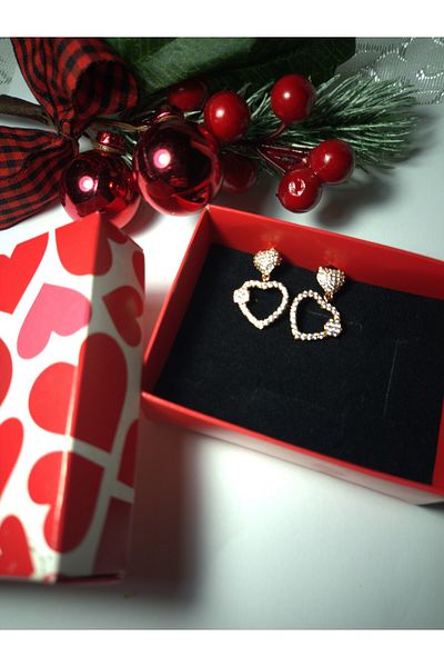 celisia Heart Figured Earrings with Rhinestones - Non Darkening Stylish Design, Gift for Lover and Special Occasions"