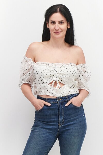 Collective The Label بلوزة قصيرة مطبوعة بأكمام منفوخة وأكتاف مكشوفة للنساء، ب...