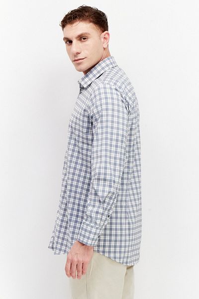 Perry Ellis Men Slim Fit Spread Collar Long Sleeve Plaid Dress Shirt, Multicolor
