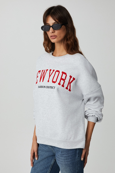 GRIMELANGE Дамски суичър с големи размери на Jordin S с отворени рамене Grimelange - дълъг ръкав, кръгло деколте и детайли с бродерия