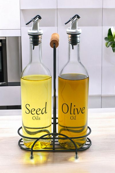 Digithome Luxe Set of 2 Black Metal Stand Oil Pot with Wooden Handle Glass Oil Pot with Label 750 ml Cys-11