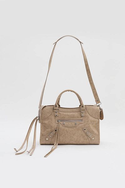 BE BLUE Sand Bucket Detailed Sleeve Bag