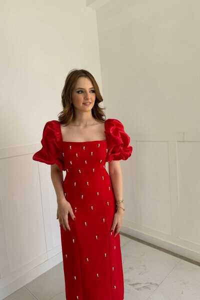 MODA DURAĞI Rochie cu decolteu pătrat cu detaliu de piatră și cu fantă la spate