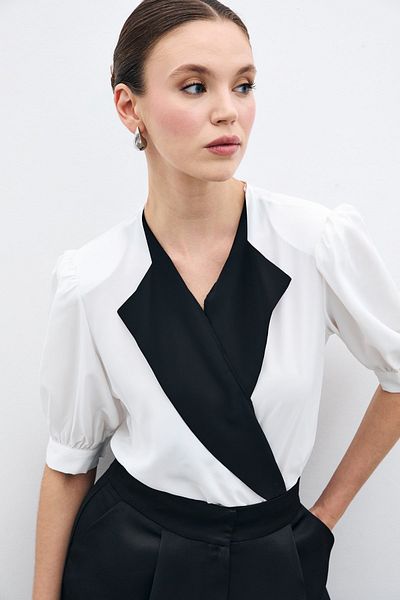 Sateen بلوزة ECRU Bodysuit - تصميم طوق السترة