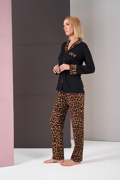 PJS 26006 Costum de pijama cu mânecă lungă, cu nasturi, cu imprimeu leopard, pentru femei