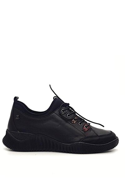 Steve Madden Man & Accessories فينوس1953855حذاء أتوم جلدي نسائي من K-22K