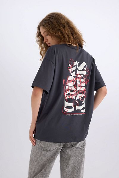 DeFacto Valentinstag Smileyworld Oversize-Kurzarm-T-Shirt mit Rundhalsausschnitt und Rundhalsausschnitt
