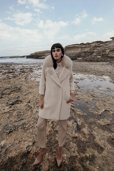 Olcay Plush Coat - Detachable Fur & Pearl Detail, Beige 3959-Tk