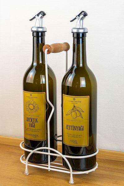 Digithome Petra Set of 2 Cream Metal and Wood Stand Oil Pots - Gold Label, 750 ml