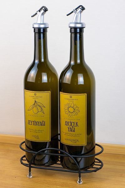 Digithome Petra Set of 2 Oil Pots - Black Metal Stand with Gold Label Amber 750 ml