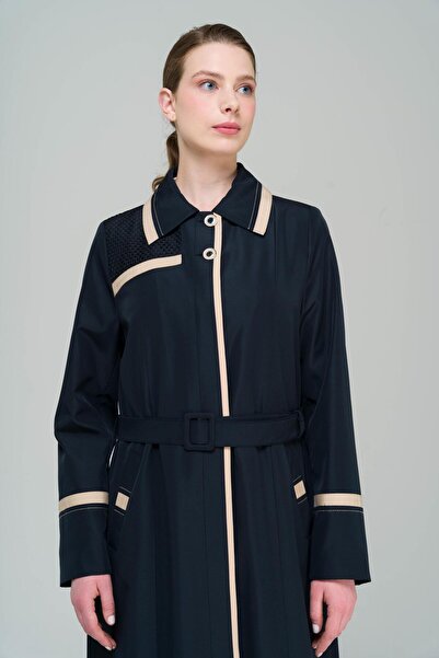 Olcay Garni inggallér és hálós részletek, nagy méretű, bélelt hosszú trencskabát SÖTÉTKÉK 4296