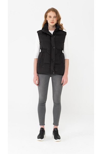 Olcay Kurze Pufferweste mit geraffter Taille, Schwarz 8204