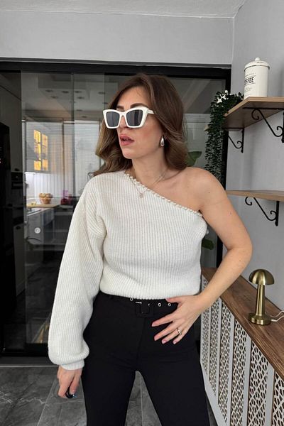 Banu Angay Pulover din tricot cu perle cu un singur umăr - culoare os