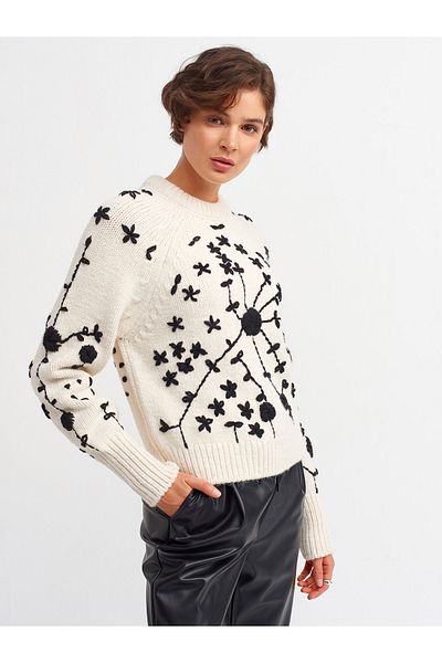Dilvin 2699 Pulover cu decolteu rotund brodat de culoare ecru