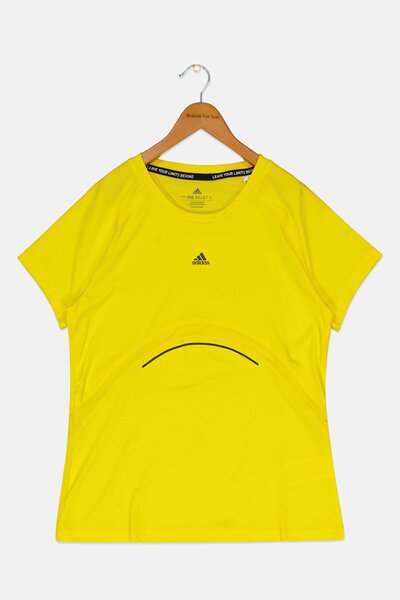 adidas تي شيرت رياضي مناسب للتدريب للأولاد من كيدز سبورتس وير، باللون الأصفر