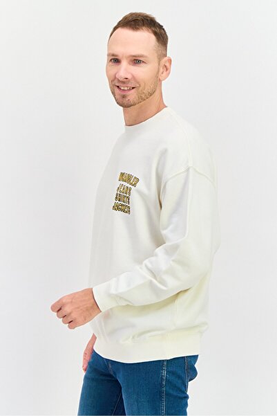 WRANGLER Men Crew Neck Long Sleeve Graphic Sweatshirt, Off White Combo