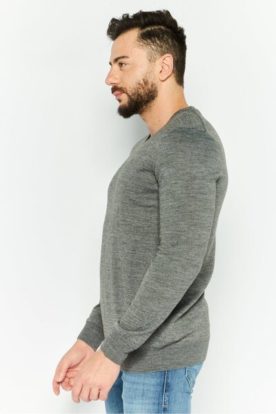 Lyle & Scott Men V-Neck Textured Print Long Sleeves Sweater, Grey