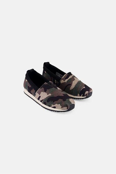 Toms حذاء ألبارجاتا ريزيدنت سهل الارتداء للأولاد الصغار، مجموعة باللون الأسود